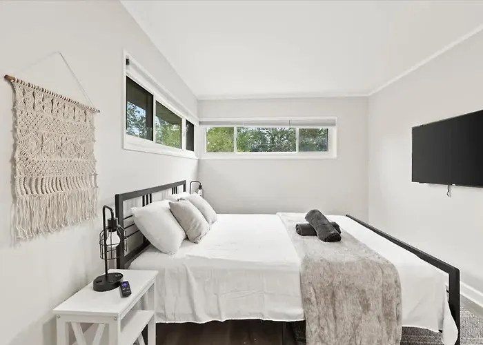 Holiday home Retreat King Bed *