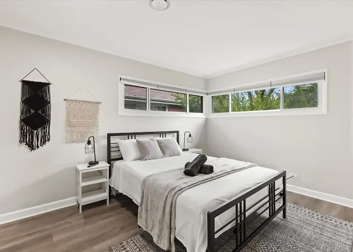 Retreat King Bed * Westchester