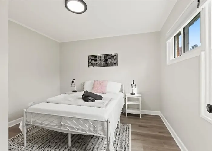 Retreat King Bed Holiday home Westchester